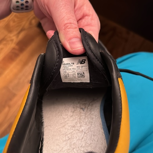 New Balance men’s black and gold/tan sneakers size 12 - Picture 8 of 8